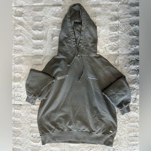 Pull&Bear Graphic Sweatshirt; size X-Small; in gray